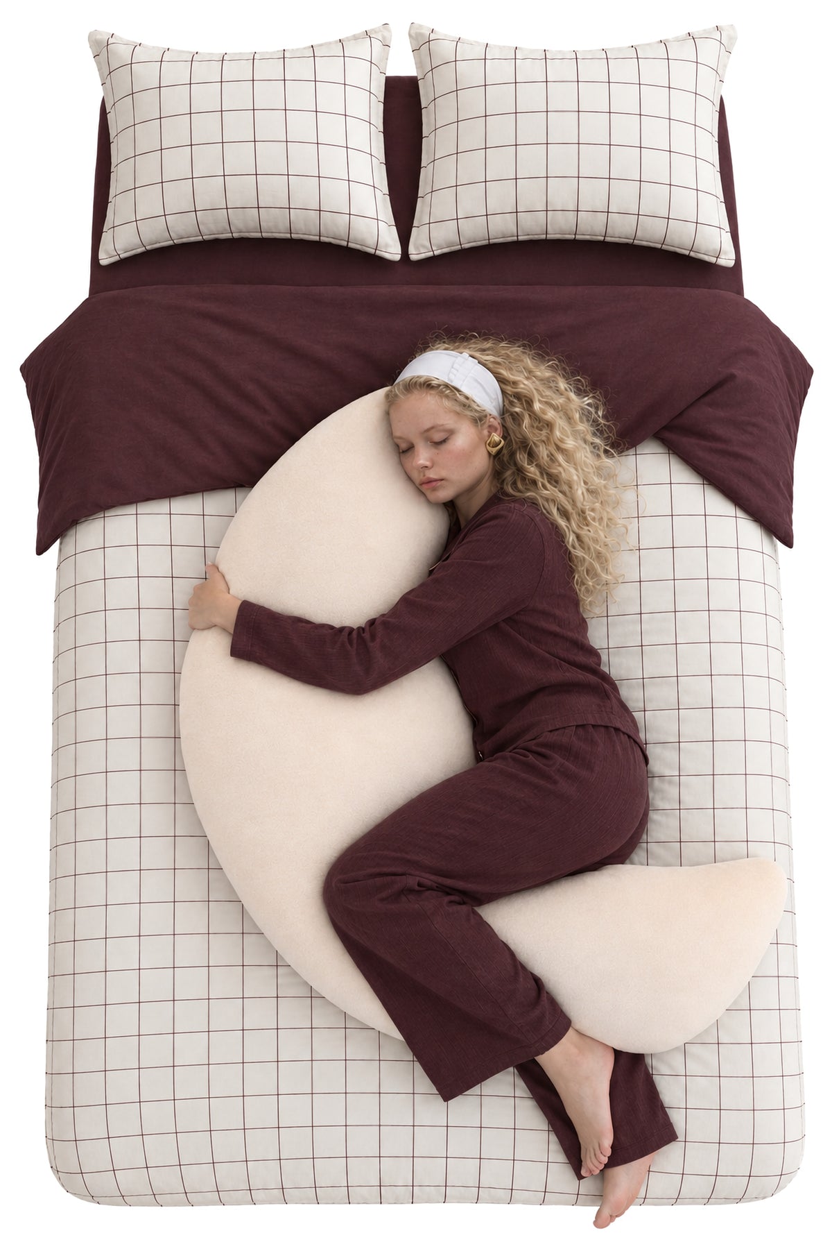 Bed with soft bedding by Mimomallows